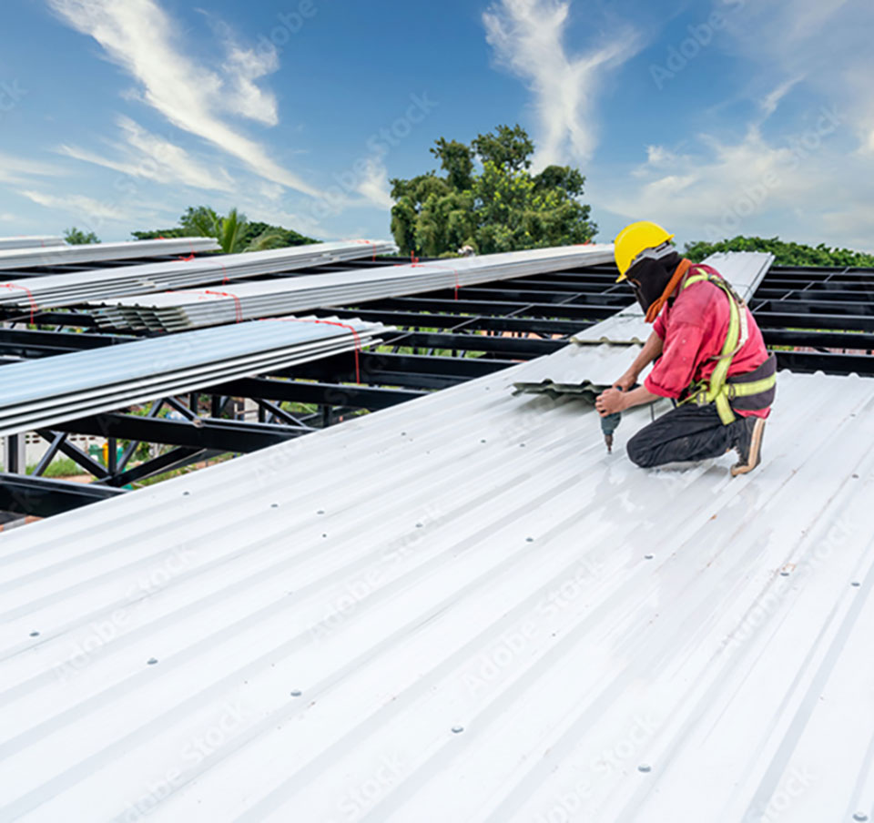 Arbeiten am Industriedach